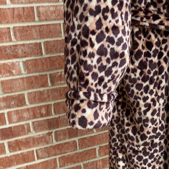 Jones NY Leopard Browntones Fleece Trim Long Robe - Picture 6 of 12